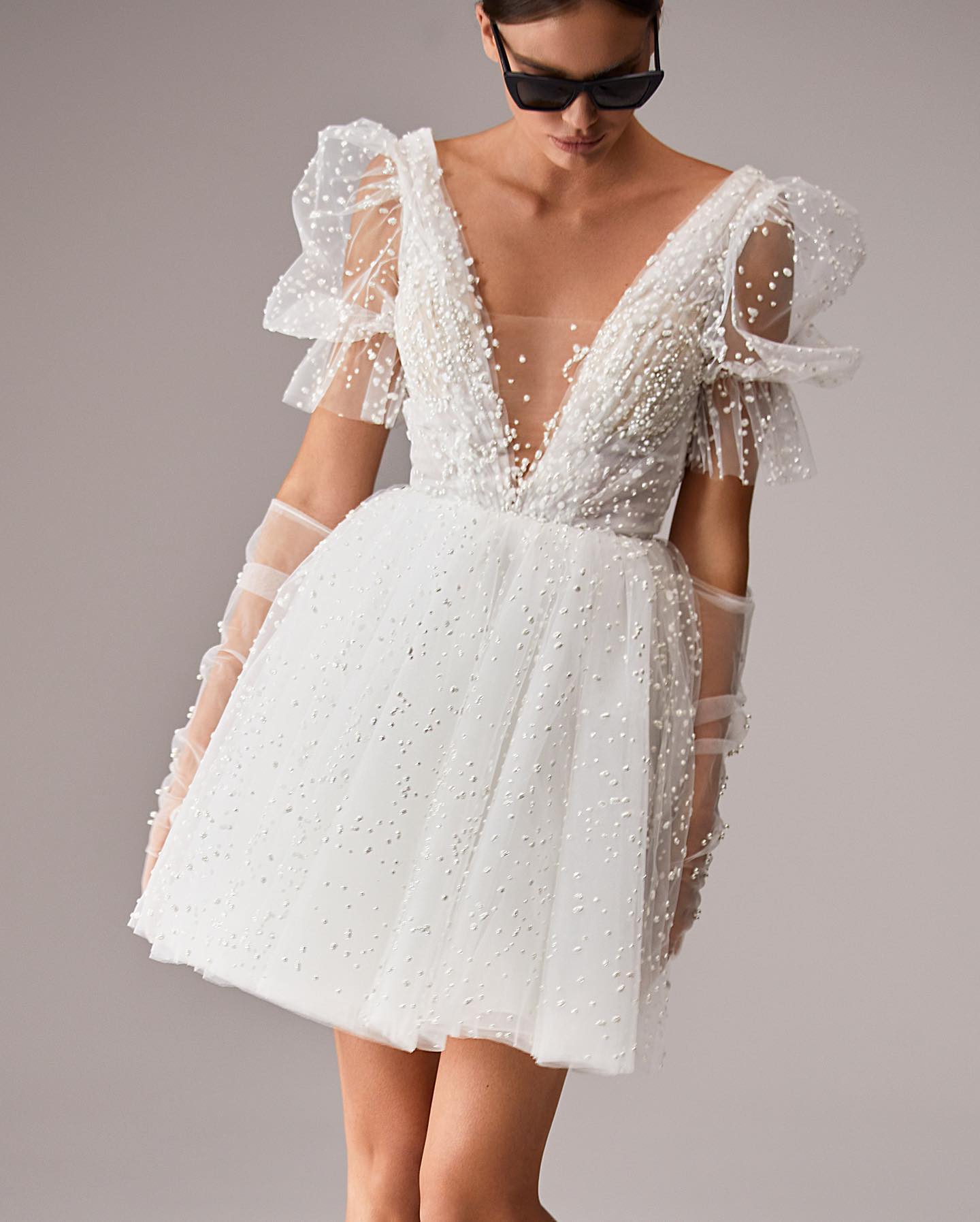 Deep V Neck Mini Wedding Dresses Dot Tulle Short Puff Sleeves Bride Gown Backless Above Knee Beach Boho Bridal Dress