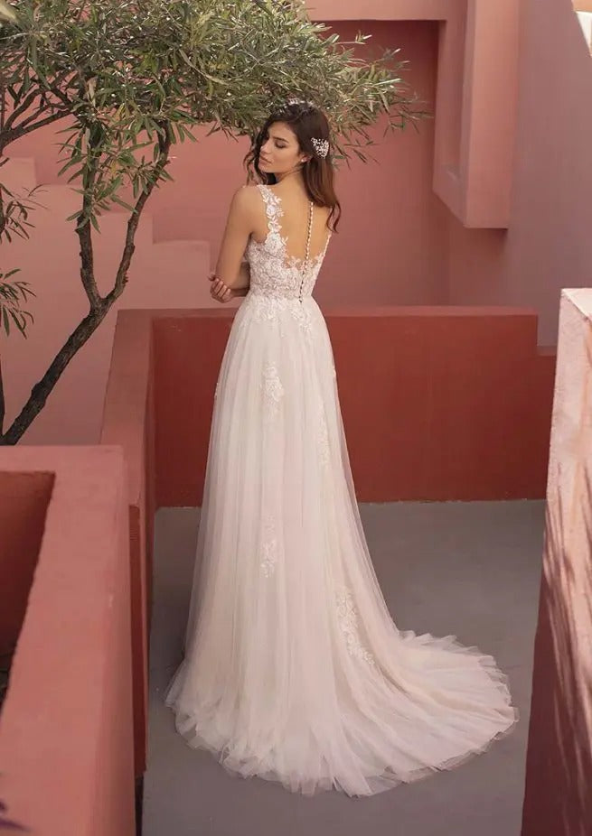 A-Line Embroidered Tulle Wedding Dress with V-Neckline Bridal Gown Court Train Modern Princess Mermaid Satin Vestido De Novia Wedding Dress Bow Satin