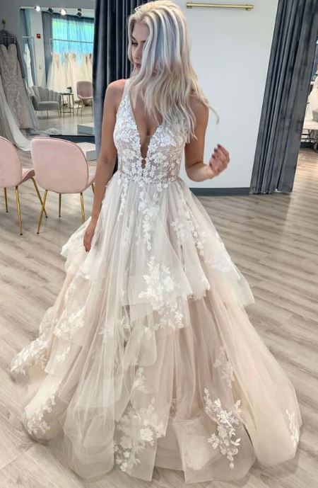 A-Line V-Neck Boho Wedding Dress Puffy Tulle Princess Bridal Dresses Plus Size Lace Appliques Backless Long Wedding Party Gowns